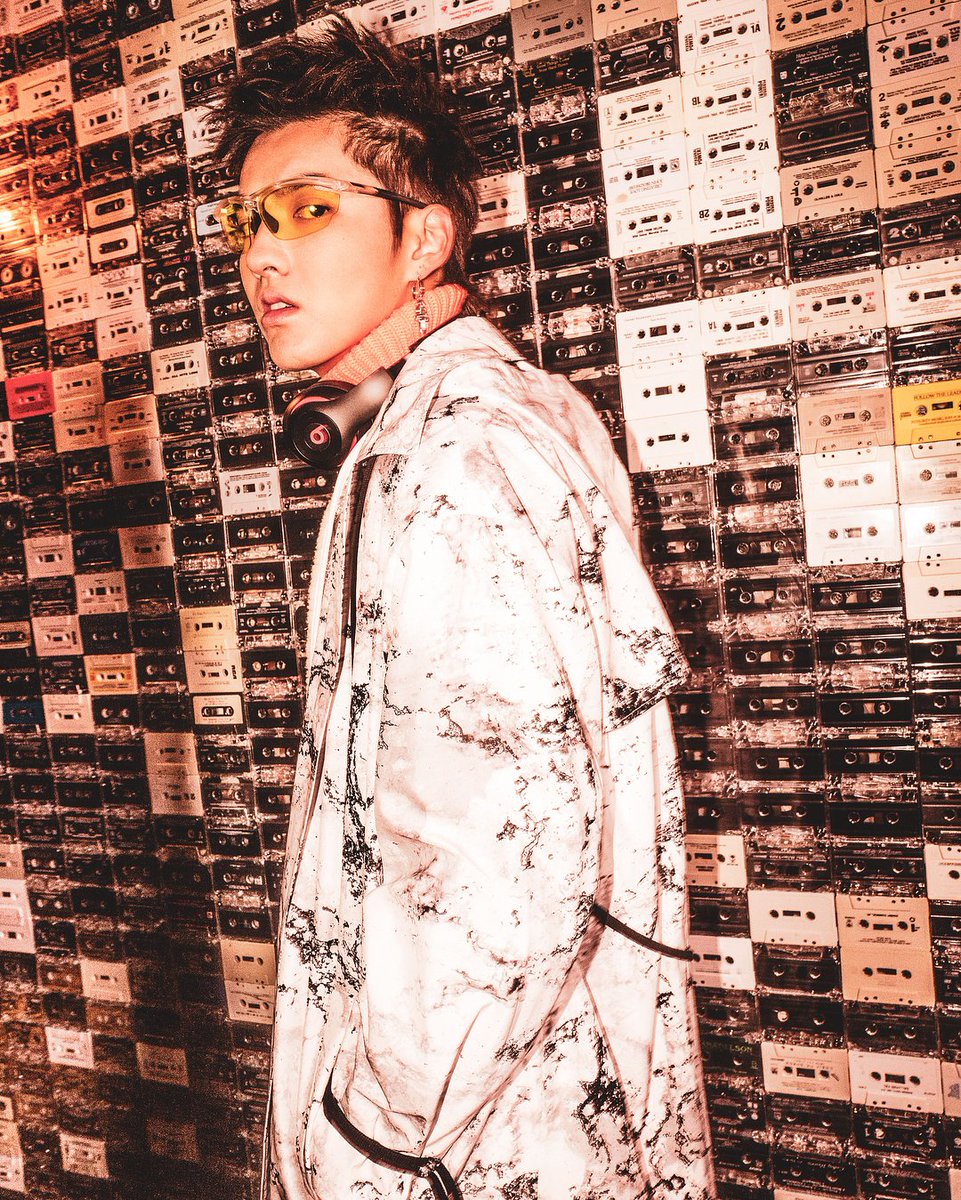 UMG's tweet photo. “I want to be the Jackie Chan of music - so that when you talk about music from China, you talk about me.” - @kriswu 

Read the full #KrisWu @FlauntMagazine feature: https://t.co/0xUl3qUMrE https://t.co/KB9zJSQMTi