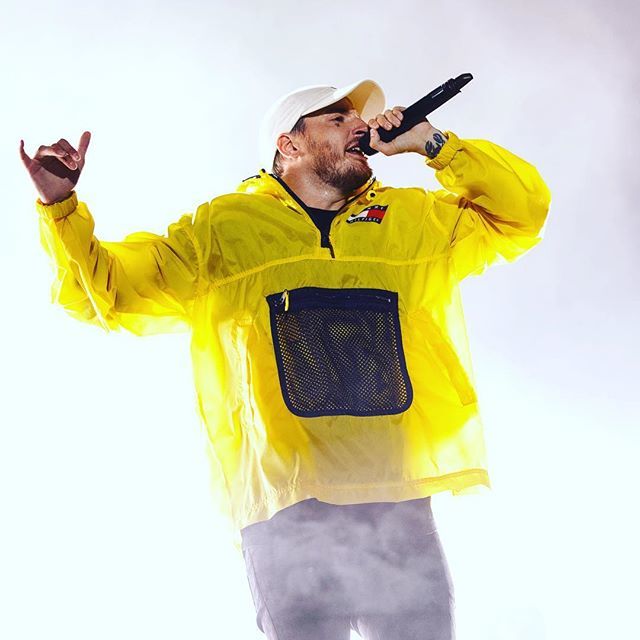 flowieser's tweet photo. Endlich ist es wieder so weit
Hey! Hey! Hey!
Ein paar wollten's probieren, versucht ihn zu kopieren
Doch nun ist es endlich mal Zeit
@xocasperxo Shot at @fm4frequency 2018 for @kurierat .
.
.
.
#casper #casperxoxo #benjamin #griffey #hiphop #germanhiphop… https://t.co/mp2T9XVI26 https://t.co/4ga4X1YHOB