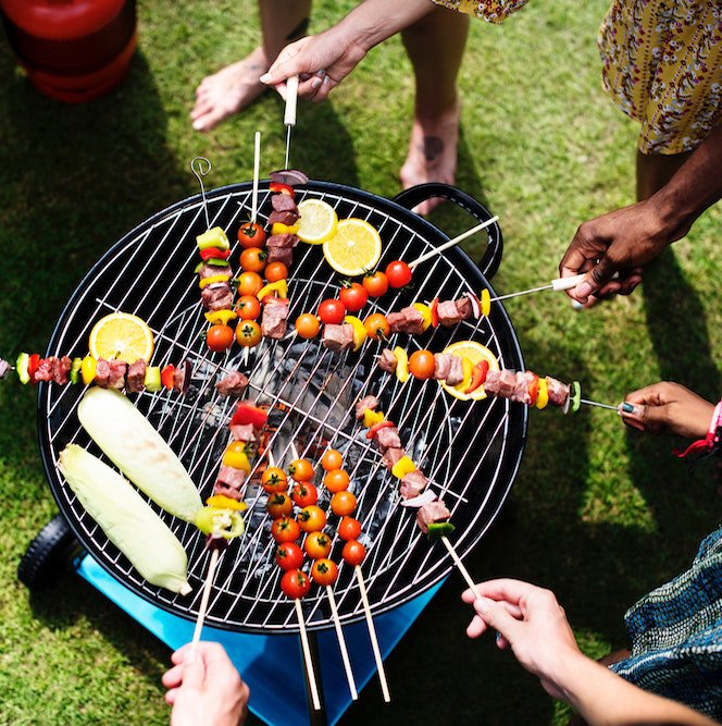 Do you love hosting but dread the amount it costs to purchase food & drinks for your friends and family? Same here, being social is the easy part. Try these easy & popular budget-friendly snacks the next time you host a BBQ! ow.ly/2J1b30lj8bW #BudgetFriendly #BBQSnacks