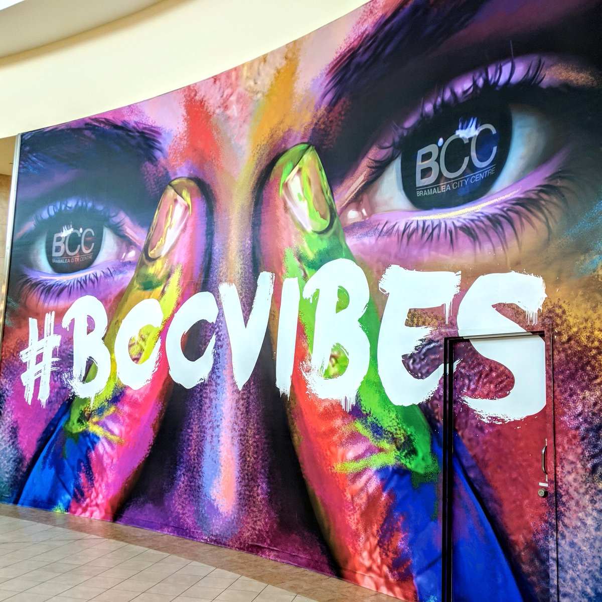 WallEuphoria's tweet photo. 🌺 Found some incredible wall art at Bramalea City Centre (@bccstyle)! Talk about some colossal vibrant color #inspo! 🌸

#bccvibes

#BramaleaCityCentre #Brampton #colorinspo #wallinspo #wallpaper #inspiration #WallArt #Momtrepreneur #Mompreneur #Mississauga #Toronto #walldecals https://t.co/2aks61nJ8Q