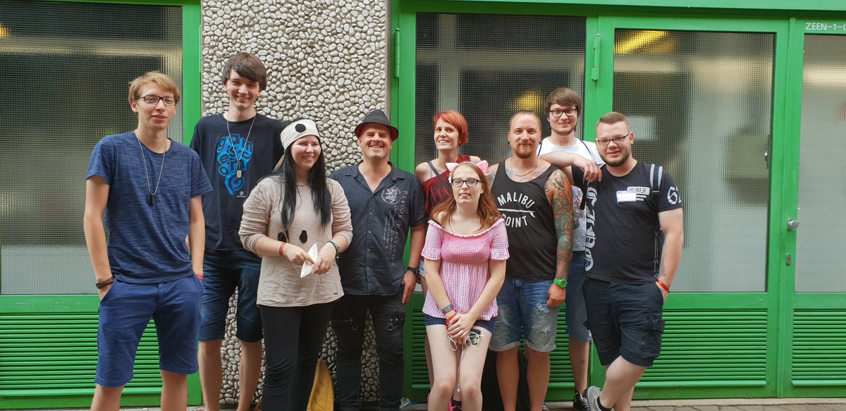 Couchgeflueste1's tweet photo. Was ein lustiger Tag!!! Und vorallem das wir ein paar unglaublich tolle Leute mal live kennen lernen durften!!
♥️♥️♥️
Danke dafür #gamescom2018 #GC18 #Gamescom #gamescom18 https://t.co/NVidZxnKVF