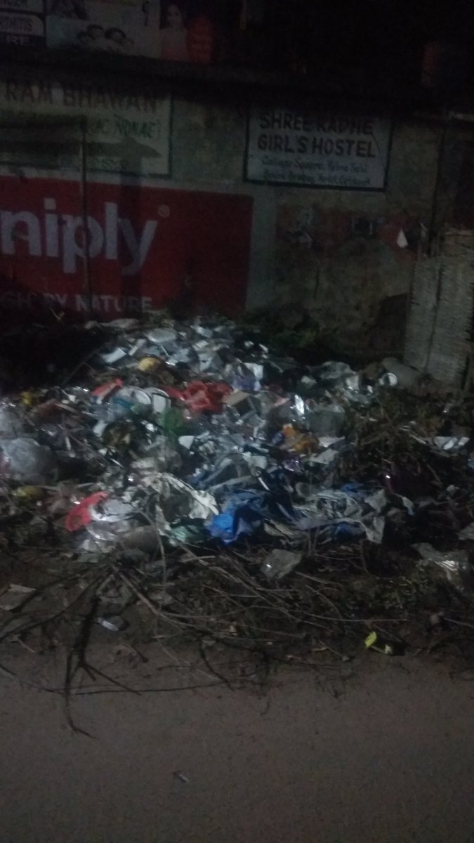 RajeshK05053461's tweet photo. Award winning decorations in front of Madhusudan law college and 200 meters distance from Cuttack Railway station.This way Swatch Bharat works in cuttack.
#gabar_group
@mccmc3 @CMO_Odisha @Naveen_Odisha @HUDDeptOdisha @SwachhBharatGov @DrLekhaShree @sikandarbjp @AmitabhMohanty9 https://t.co/hY0bOjZUpk