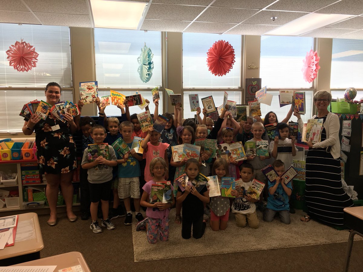 jcaffarini's tweet photo. Huge thank you to the generous donors and @DonorsChoose You made 24 first grade students day when they saw 70 plus new books for their classroom!!! #nbc5chicago #myjblions #hcscschools #firstgrade https://t.co/Vja6qEuNrX