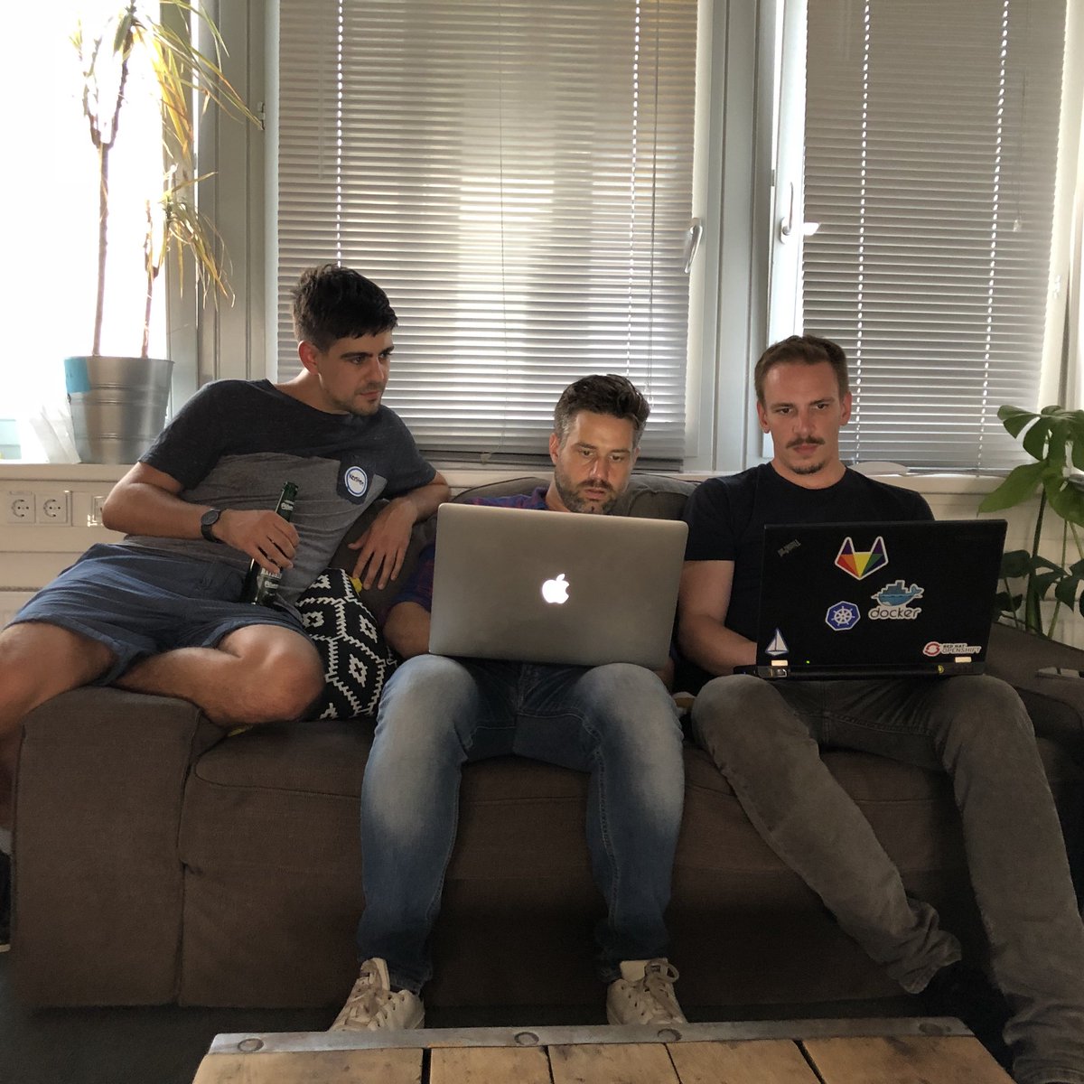 Testessen's tweet photo. A match made in #hamburg beim #testessen: 11 Teststationen mit Prototpyen & 11 Testwillige - heute bei #applike in der #schanze https://t.co/DF3P0SgwPU