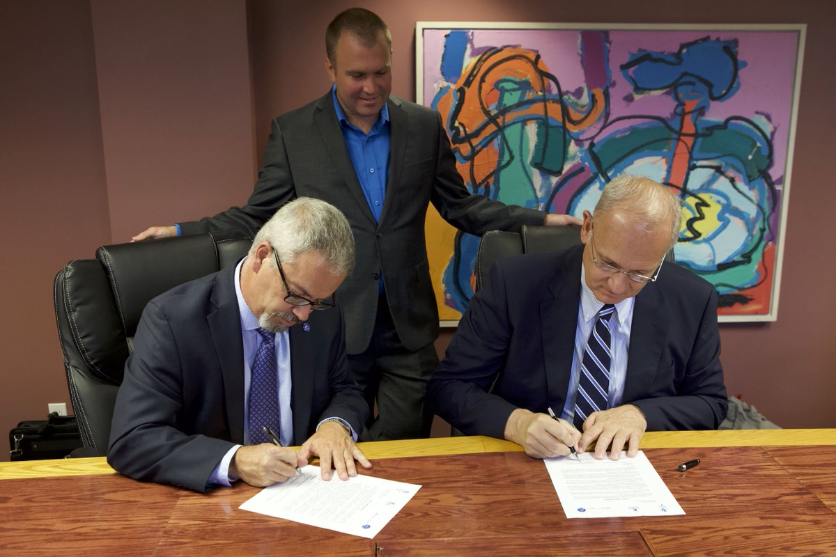 csa_asc's tweet photo. Earlier today, CSA President Sylvain Laporte and @CNES President Jean-Yves Le Gall sign an agreement to extend the joint Stratospheric Balloon project beyond 2022. @CityOfTimmins #STRATOS2018 https://t.co/61AWUnIIOv