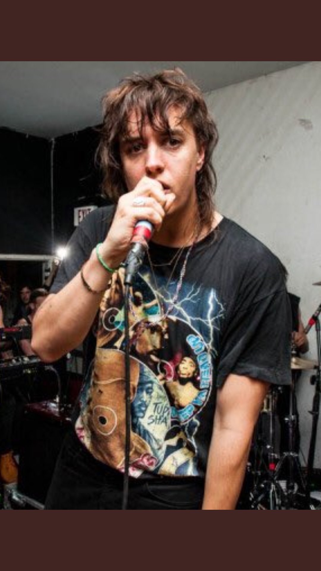 I\d be happy if I look even half as rad as this when I\m 40. 

Happy birthday Julian Casablancas. 