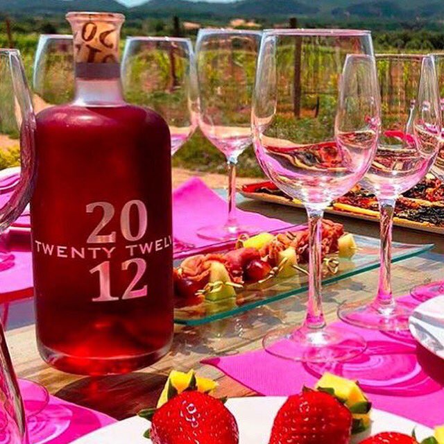 theunknown_ca's tweet photo. The sun has come back out today, so we’ve set the table for a picnic and we’re going to crack open our Organic Twenty Twelve Rosé ☀️🍷 #lcbo #organicwine #veganwine #roséallday #twentytwelvewine https://t.co/SH1hd1h6TQ