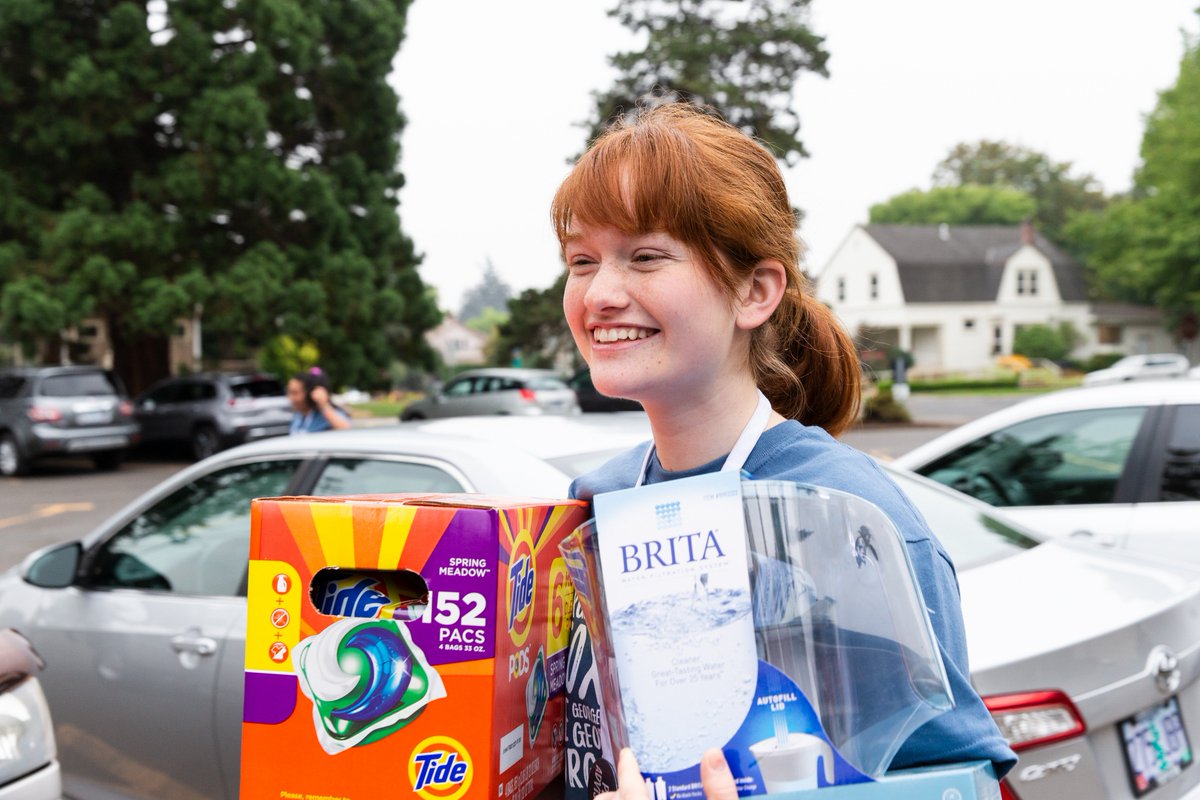 georgefox's tweet photo. Moving new students in for #welcomeweekend2018! https://t.co/42rdzv8hIp