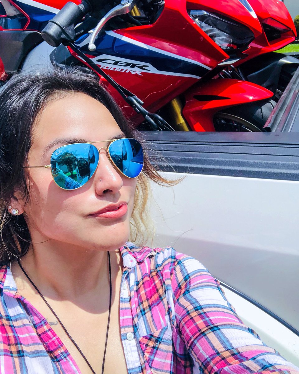 lori_moto's tweet photo. Loaded up and ready to go! ❤️ Arkansas... see you soon! 🏍✌🏻 #motorcycledestinations #bikertrip #weekendtime #roadtrip #bikelife #motolife #sportsbikelife #sportsbikes #bikergirl #bikerchick #motogirl #motogirlslaying #1000ccclub #1000ccqueens #ridersbook #arkansas #pigtrail https://t.co/J2A0YdYXV8