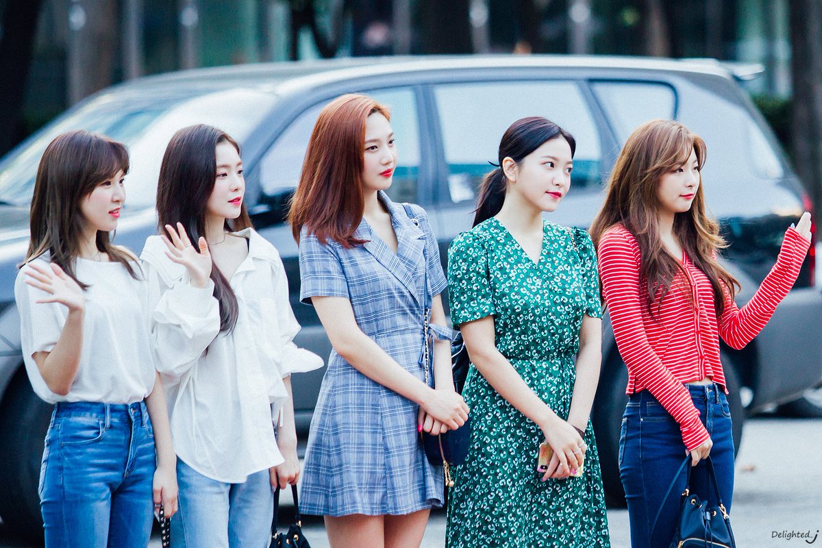 SeulReneDaily's tweet photo. |PIC/HD| 180817 [🐰🐻] OTW to KBS Music Bank #PowerUp #SummerMagic #RedVelvet #레드벨벳 #PowerUp2ndWIN
© Delighted_J https://t.co/nDyLc3X6JV