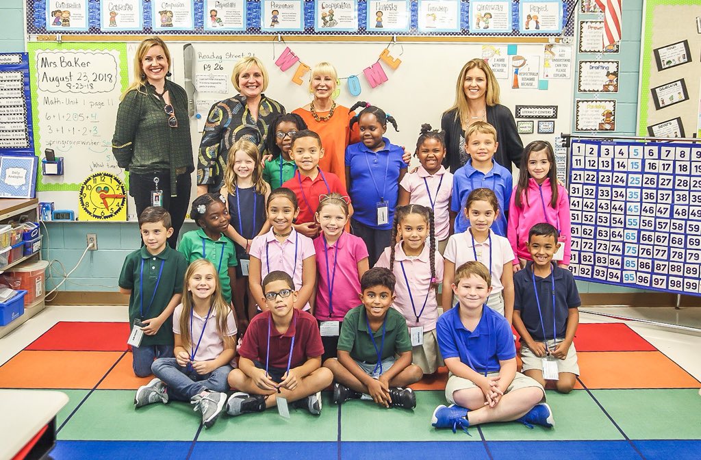 It was great to stop by @EESpanthers this morning to read to some of their 2nd and 3rd graders. I love sharing my favorite stories with FL students.