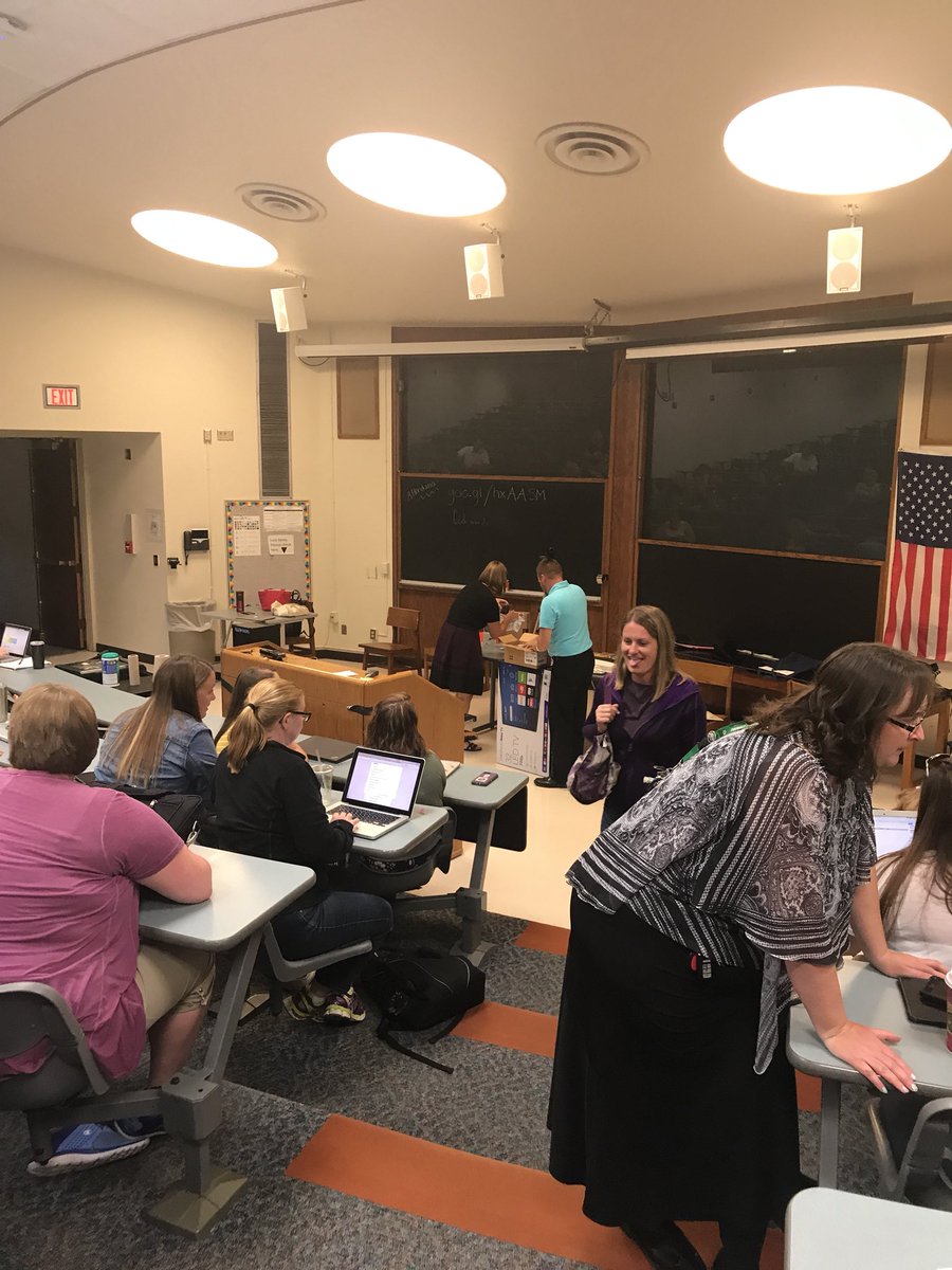 donlin_trish's tweet image. Wow. lol at the prizes #WSDTechSummit  #Teach4Me