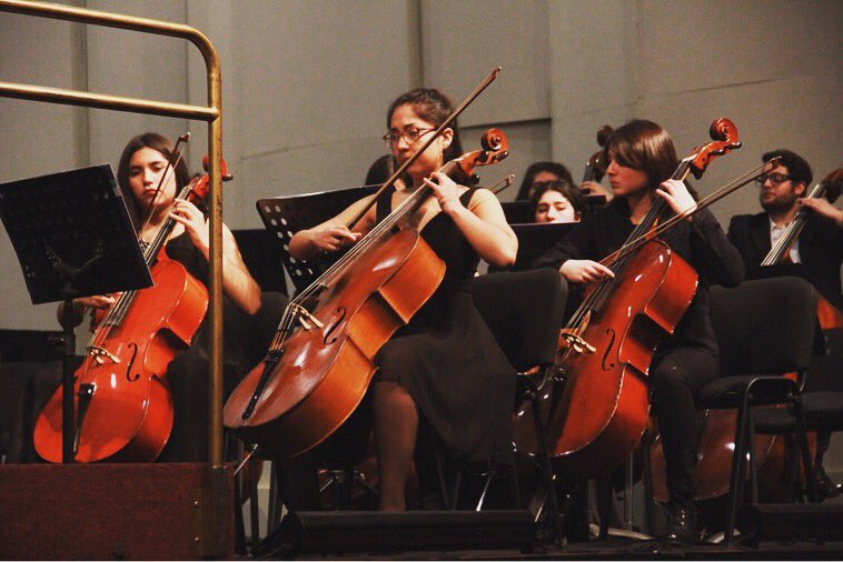 FOJIChile's tweet image. [FOTOS 📸] La Orquesta Sinfónica Nacional Juvenil (#OSNJ) se presentó en el @teatrorancagua, bajo la batuta del maestro Paolo Bortolomeolli! 🤩🎶👏🏽 El elenco fue acompañado por la Sinfónica Juvenil de #OHiggins, dirigida por Javier Oróstica! 😃🎼🎻🎺🥁 [Fotos: @TeatroRancagua]