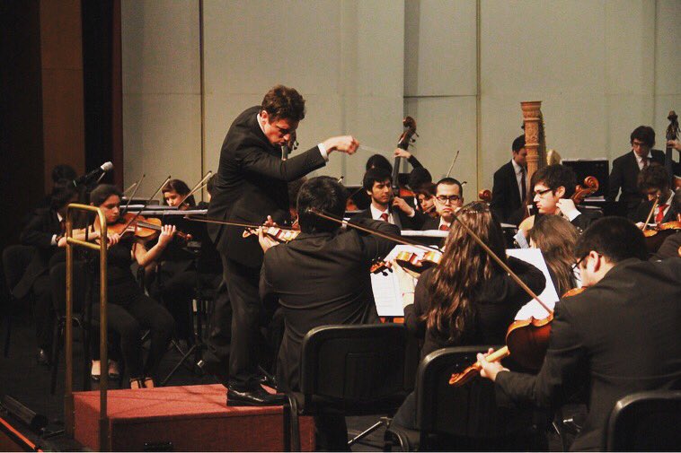 FOJIChile's tweet image. [FOTOS 📸] La Orquesta Sinfónica Nacional Juvenil (#OSNJ) se presentó en el @teatrorancagua, bajo la batuta del maestro Paolo Bortolomeolli! 🤩🎶👏🏽 El elenco fue acompañado por la Sinfónica Juvenil de #OHiggins, dirigida por Javier Oróstica! 😃🎼🎻🎺🥁 [Fotos: @TeatroRancagua]