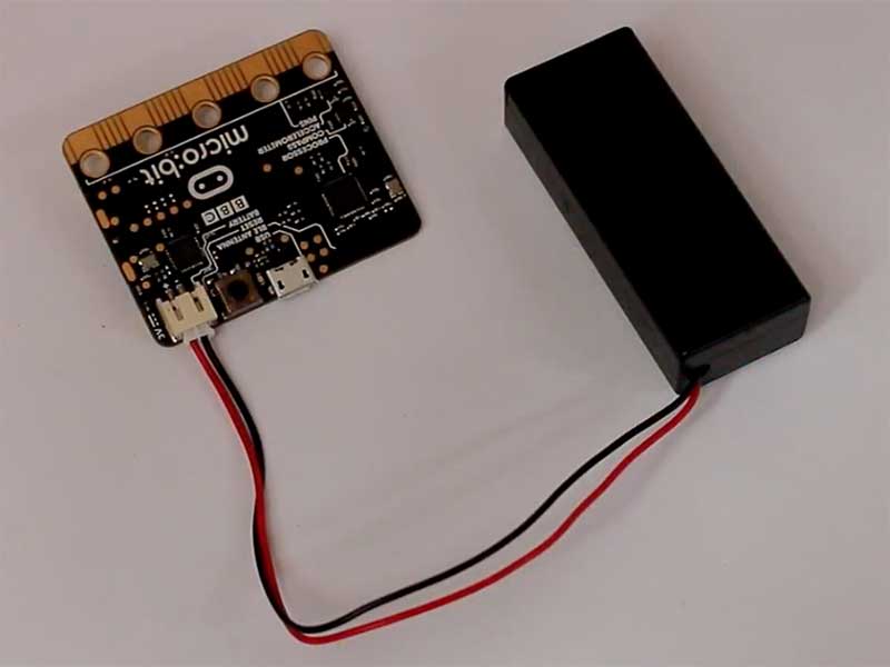 MakerIO's tweet image. How to make a compass using a micro:bit! dky.bz/2BIvuH6   
via @microbit_edu  #Makerproject #microbit