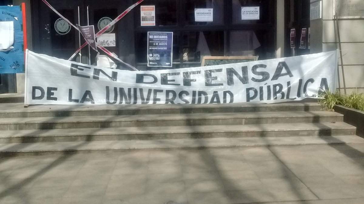 ArielGeo7's tweet image. Hay 57 universidades públicas en todo el país que no comenzaron sus clases. Sin Universidad pública, NO hay futuro.