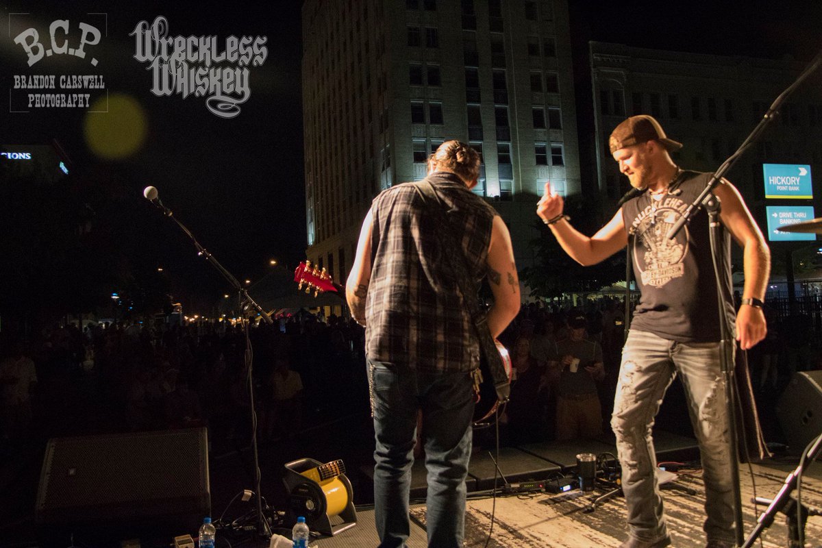Those Wreckless Whiskey guys sure do know how to have a darn good time! 🎶 📸: @brandoncarswellphotography