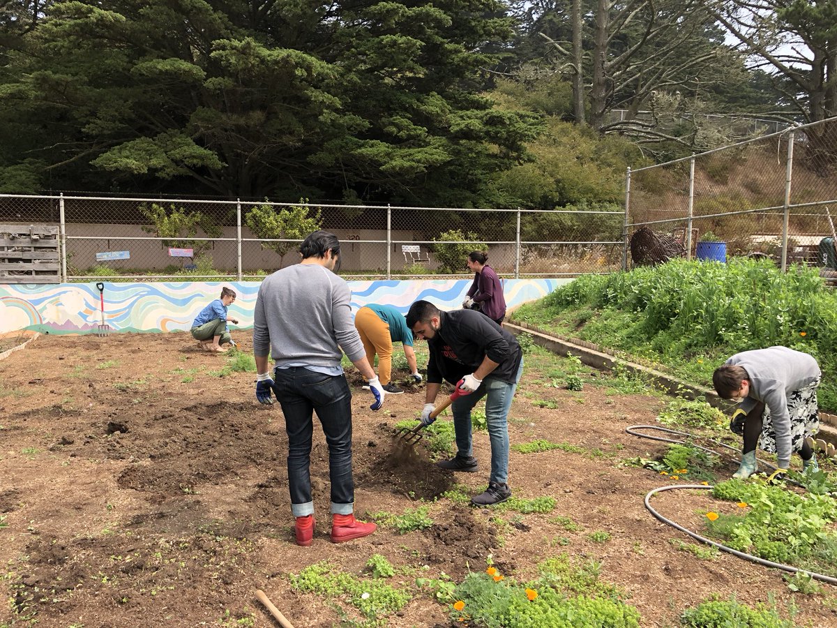 startupsgive's tweet photo. Thank you @kiddomapp for making a difference in the community today. Had a great time volunteering alongside you. #startupsgiveback https://t.co/9ply5KMkKD