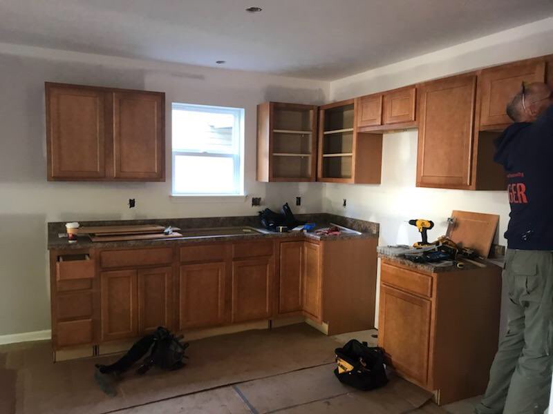 JMHertko's tweet image. Bathroom ✔️ Kitchen ✔️ Hallway✔️ at @IndyHabitat with Rev Cycle @IUHealthTeam #Day13 #BuildingAHome #WeDeliverWednesday #GreatVolunteers #COE