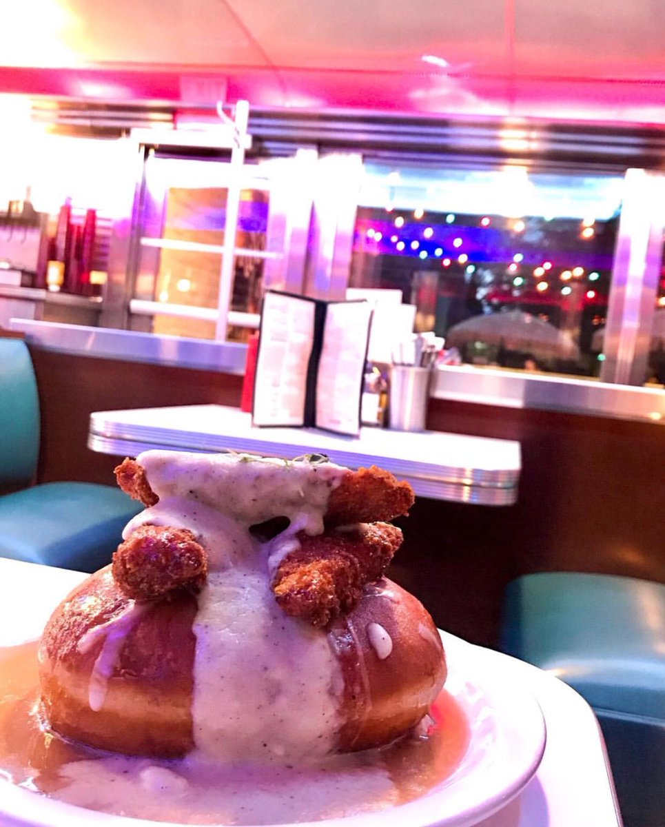 Late night happy hour. 9-CL. ✨ Includes $2 off Hi-Tops. #justsaying 📷: <a href="/hannahs/">hannahs</a>.foodyssey