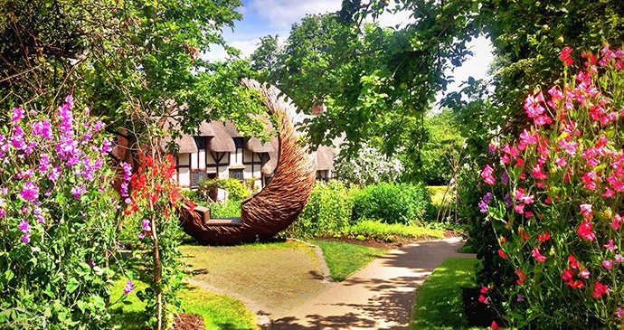 As the birthplace of Shakespeare, #Stratford-upon-Avon has been written about for centuries. Discover more here: bit.ly/2kDXy23 <a href="/VisitStratford/">Visit Stratford Team</a> <a href="/tweet_stratford/">Stratford upon Avon</a>