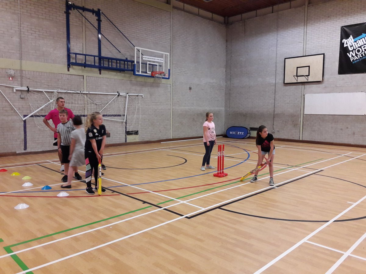 EPIC! #Wicketz #Bristol fought #holidayhunger with <a href="/CommofPurpose/">CommunityofPurpose</a>, @InfoYouthmoves &amp; <a href="/ASPBristolSouth/">Aspray Bristol South</a> today <a href="/theparkknowle/">The Park Centre</a>. Generous food donations from <a href="/FareShareSW/">FareShare South West</a> ensured nearly 50 young people were energised for all the activities.