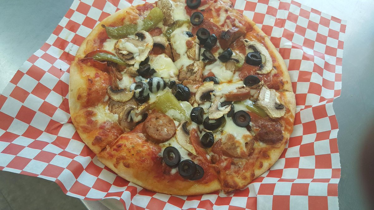 DTCEats's tweet photo. TODAY! #FoodTrucks will be open in the #Denver Tech Center 11am - 2pm in the parking lot at 4700 S. Syracuse St, off I-25 and Belleview! 😋 🌮🍕 🍔 🍦#yum https://t.co/W2nIkzhsWE