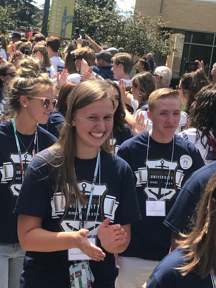 MisericordiaU's tweet photo. .@MisericordiaU welcomed 412 first-year students during today's annual convocation ceremony! Watch the recorded live stream: https://t.co/f49kiS8gyh and read more about the keynote speaker's advice to the incoming class: https://t.co/QU1jcpQcQr #MUFirstYear https://t.co/FubMaOYy2z