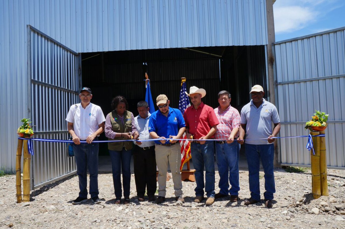 UPEG_SAG's tweet photo. Con un monto de L.600,000.00 el día de hoy se realiza la inauguración de una Secadora Artificial para Cacao en Jutiapa, Atlantida donde se beneficiara a 251 familias de la Coop. de Productores Agrícolas "SERSO San Viator" Limitada (COPROASERSO) #USDA #PRONAGRO https://t.co/57z0GyOq4S