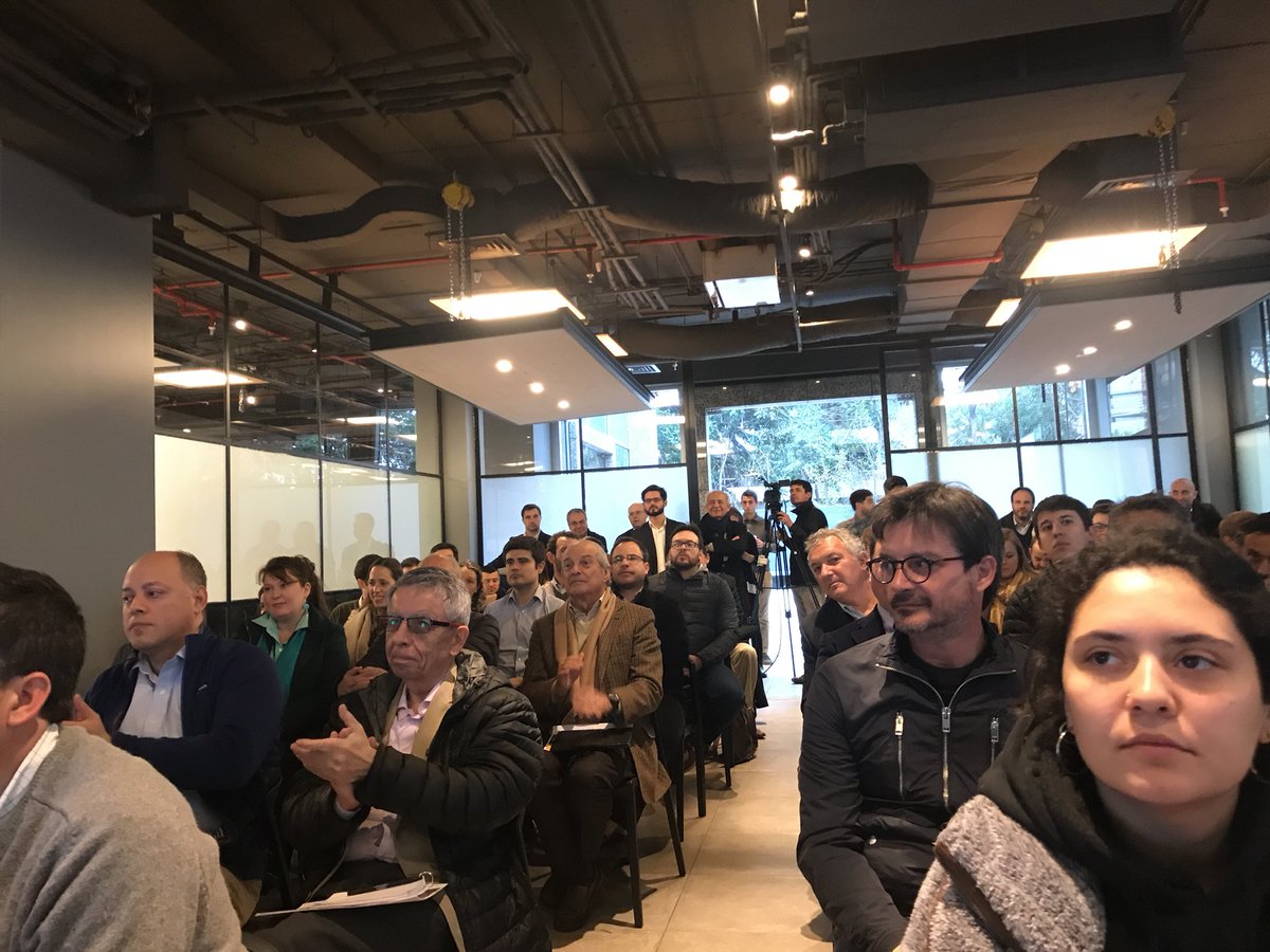 TadashiTakaoka's tweet image. Se pasó el Cowork de @Accenture: #Bridge!! Muchas gracias por prestarnos su casa para el #TechEvening de Minería de @startupchile Chile

🇨🇱 Chile innovando en Minería a través de sus startups!!! Casa llena!!! 🚀🌎