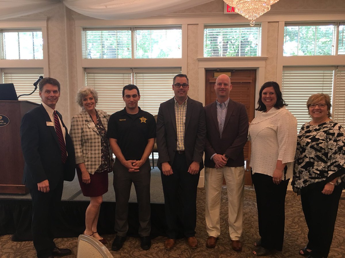bloommnchamber's tweet image. Qtrly BEER event with @bloommnchamber @EdinaChamber @EPChamber @RichfieldCofC for an honest &amp;amp; direct conversation about #CynerSecurity. Thx @AWNetworks @HennepinSheriff and @ElementTechInc. It’s all about response to the attack!