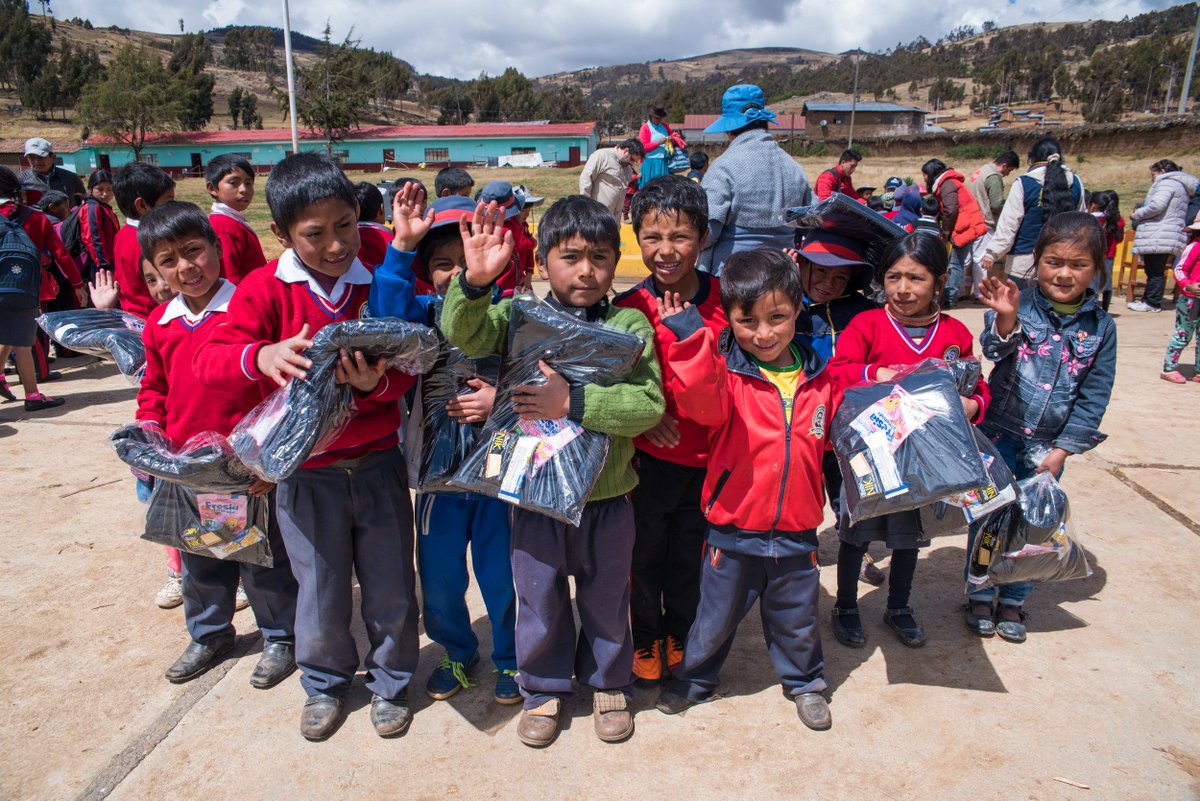 YTSF_sep_org's tweet photo. Estamos llevando ayuda a 6,000 personas que sufren por las bajas temperaturas en Andahuaylas. Queremos agradecer a @aeaperu y a @HunuqM , Gloria, Alicorp, Molitalia, Ransa y Derco Peru. https://t.co/B2H1HI567t