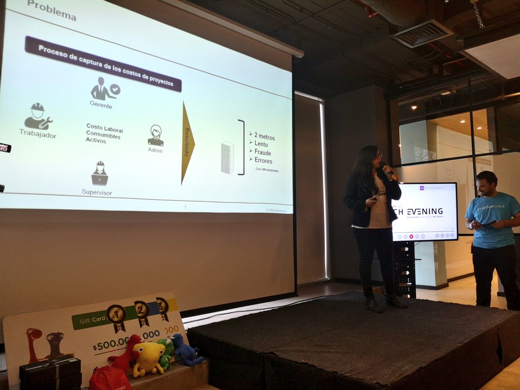 YessyArlyn's tweet image. Daniela de #Hickey saca la cara por las mujeres emprendedoras en  el #TechEvening de Minería