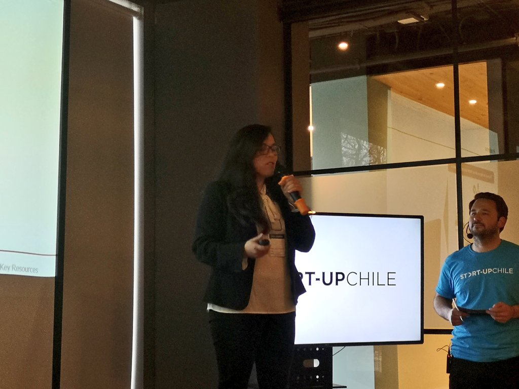 YessyArlyn's tweet image. Daniela de #Hickey saca la cara por las mujeres emprendedoras en  el #TechEvening de Minería