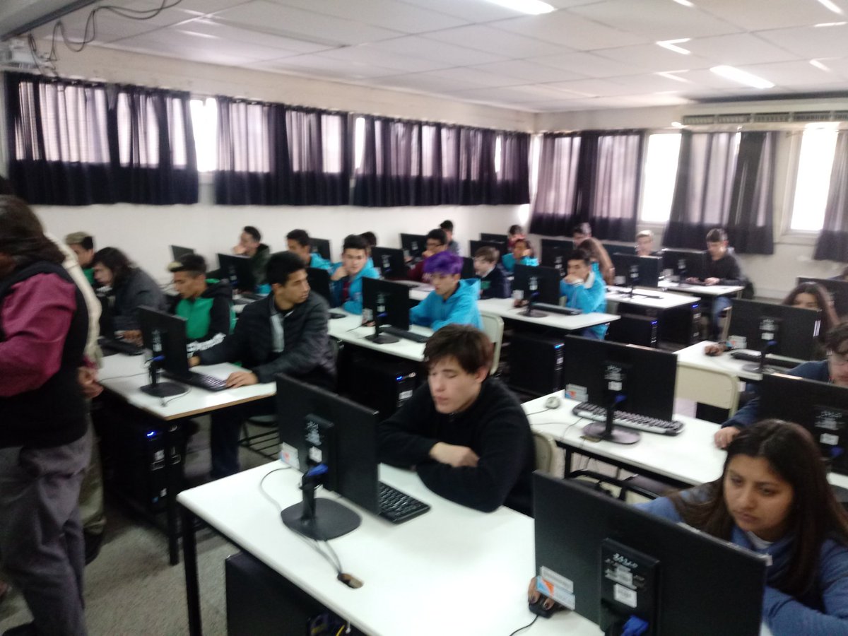 ProfesorSilvi's tweet photo. Comenzó la Instancia de Programación de las Olimpíadas de Informática Córdoba #OIC2018 en la #UTNFRC
#MinCyTCba @mincytcordoba https://t.co/nZloDPneIU
