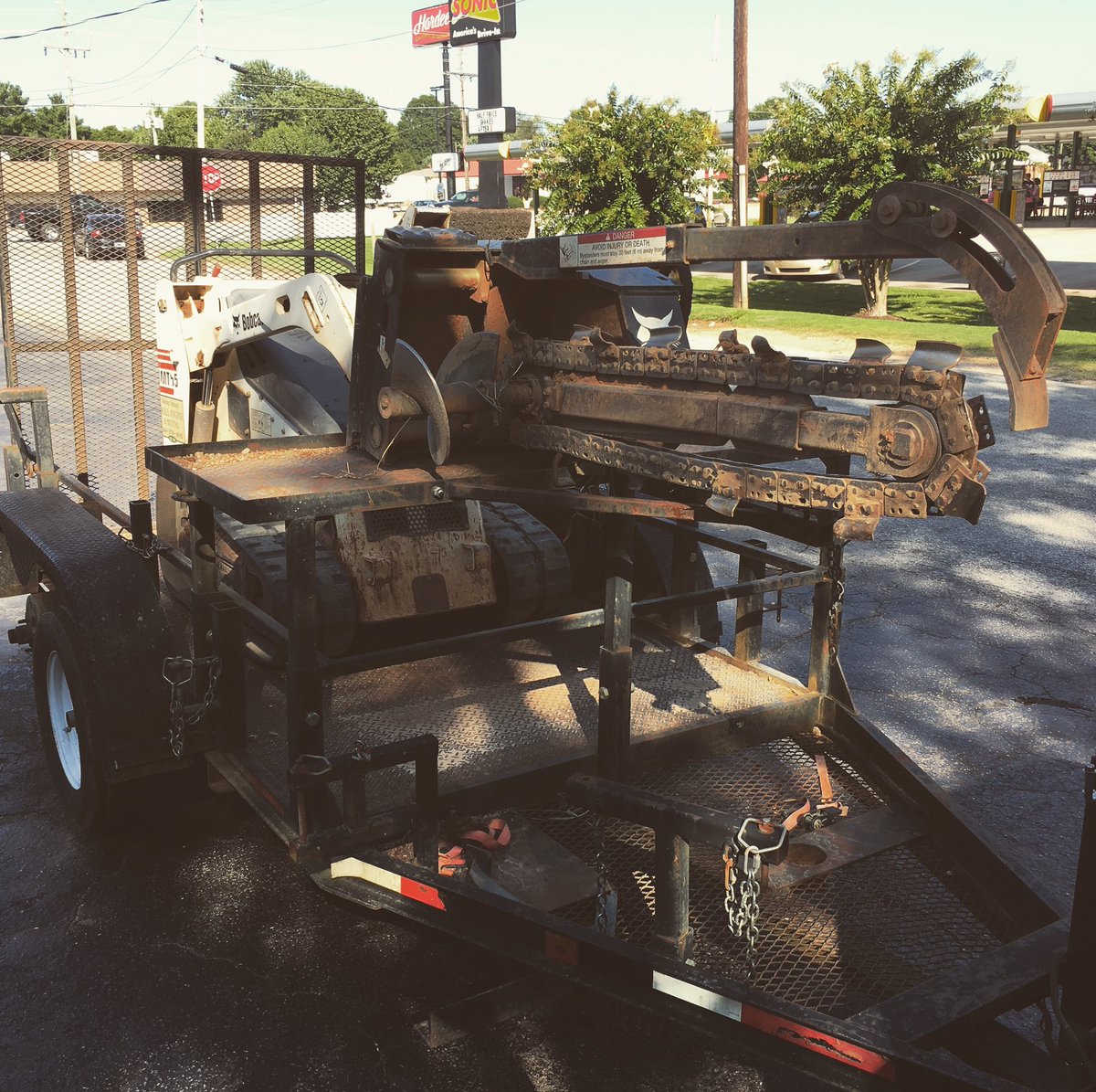 ForestToFarm's tweet image. Quick tire change on the trailer and then it's home to get ready for trenching a water line tomorrow!