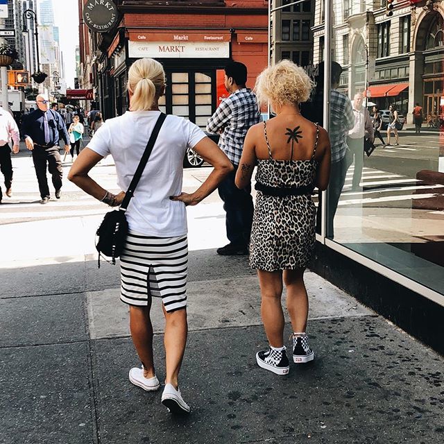 milly07's tweet photo. #streetstyle #streetscene #streetphotography #streetphotographer #frombehind #manhattan #nyc https://t.co/P8XvvfJCId https://t.co/uElEzNwiTS