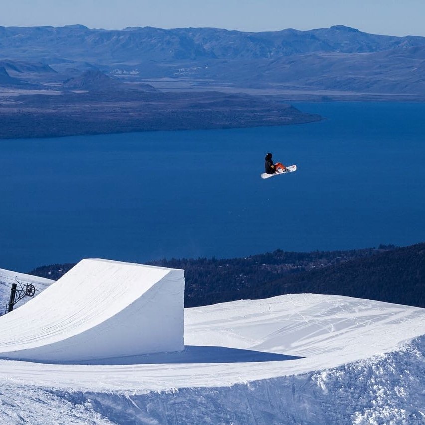 CerroCatedralok's tweet image. ❗ ATENCIÓN
·
➡El evento RIP CURL PRO, estimado para el Domingo 26, se movió de fecha debido a previsiones de condiciones climáticas. El evento se realizará el día VIERNES 24 en el #BigAir del #TerrainPark, en el Sector Nubes, de Cerro Catedral.