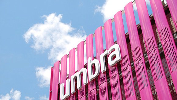 PlastifabInd's tweet image. [FR] Apprenez comment le #plastique #polycarbonate a été utilisé pour aider un magasin phare de Toronto à se démarquer dans la jungle de béton. #fabrication #construction #étudedecas ow.ly/Nr7q30lbAMr