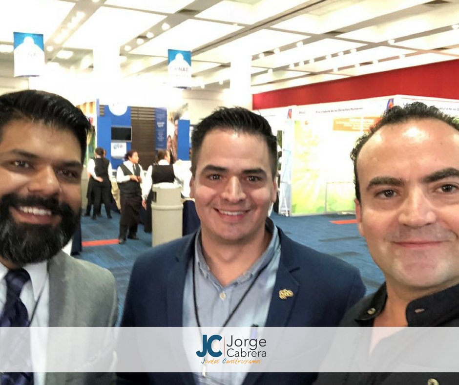 _JorgeCabreraG's tweet photo. En el tercer y último día del #CONAE2018 organizado por @gobiernogto. Fue un gusto participar y reunirme con grandes amigos y compañeros de trabajo: Luis Enrique y Javier Torres. #FelizJueves #Guanajuato #León #JC https://t.co/mXlKWcwhs2