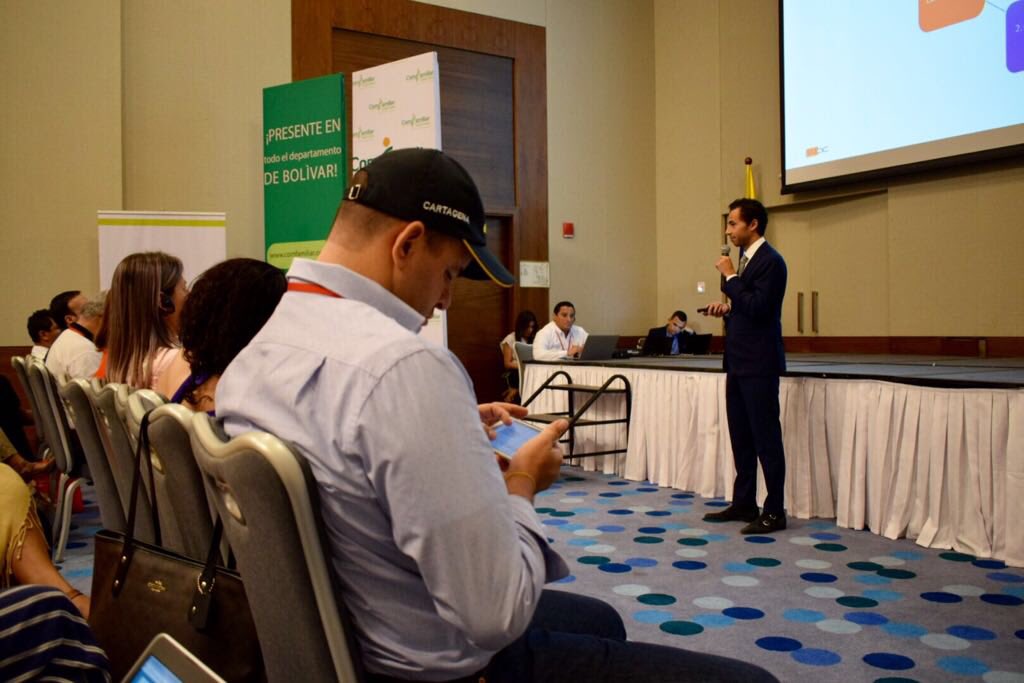 ServiciodEmpleo's tweet photo. Estamos muy contentos de trabajar con el Gobierno de Colombia para mejorar la Empleabilidad. Con una buena plataforma tecnología garantizamos una búsqueda efectiva para los que tienen la tarea de encontrar un trabajo” @AlbericRommy en el V Encuentro Nacional de Prestadores https://t.co/NMjrZ3zc3a
