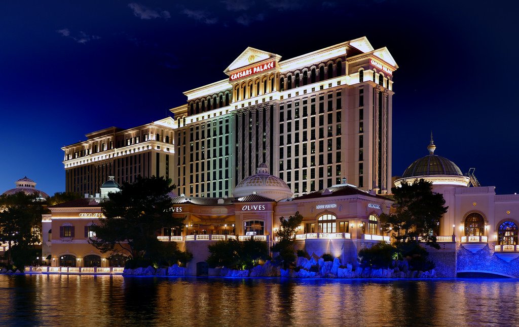 CaesarsVacation's tweet photo. @mararitzel There's only one Vegas -- and there's only one Caesars Palace. Enjoy 25% off your next stay: https://t.co/19TiKrwiU6 https://t.co/LUgtA2cimg