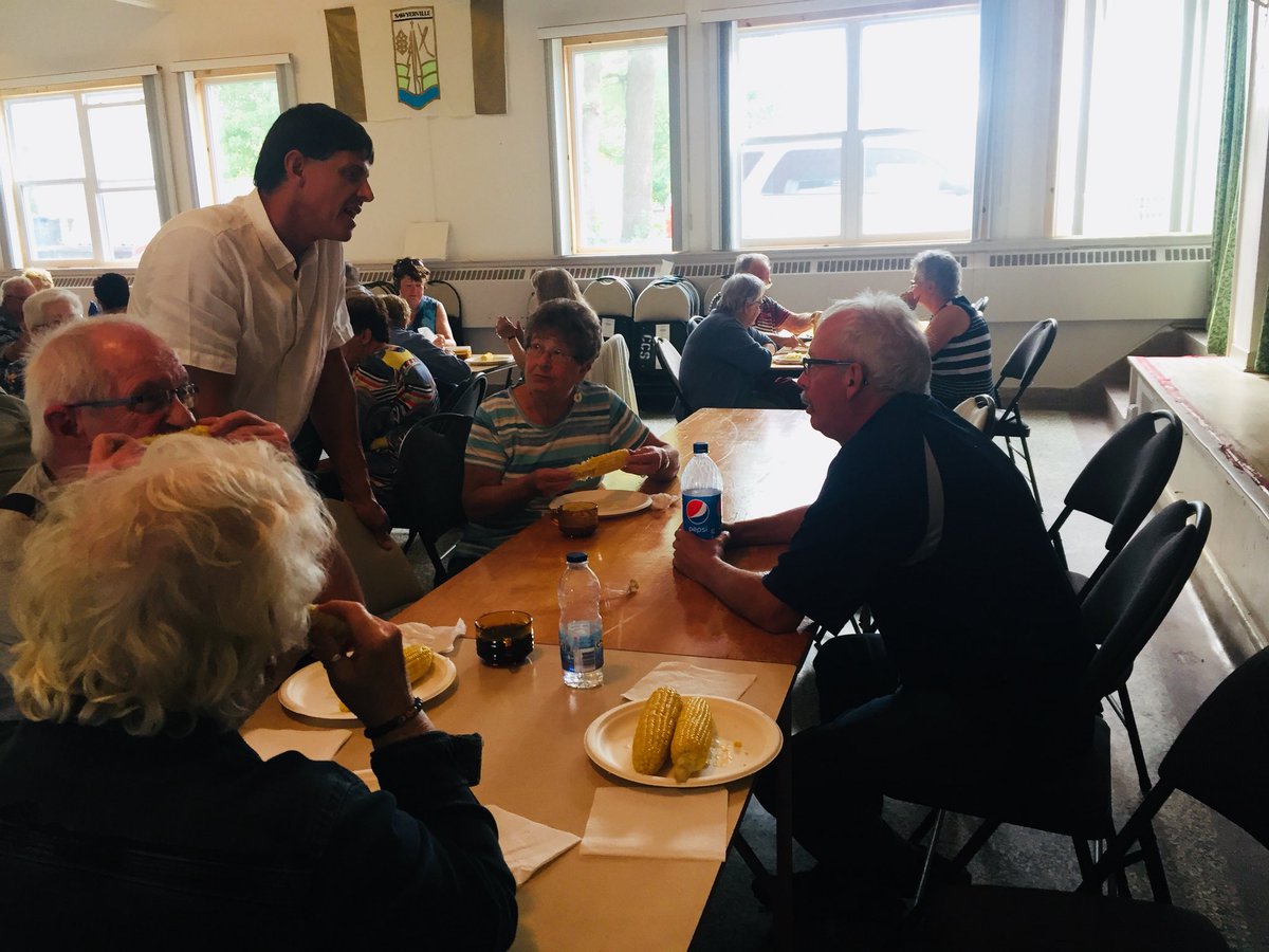 RGRoyPLQ's tweet photo. Superbe première journée de campagne électorale! Merci aux membres de la FADOQ de Saywerville pour votre accueil! #polcq #PLQ #Qc2018 https://t.co/lkOXeQmFkJ