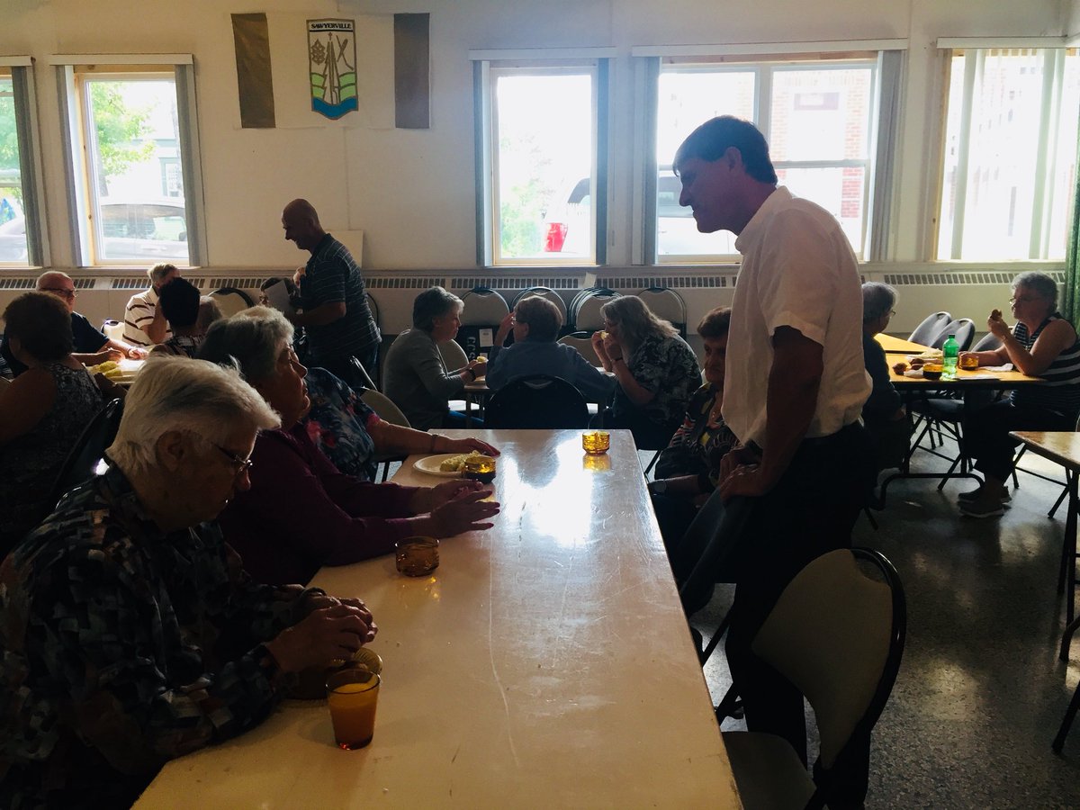 RGRoyPLQ's tweet photo. Superbe première journée de campagne électorale! Merci aux membres de la FADOQ de Saywerville pour votre accueil! #polcq #PLQ #Qc2018 https://t.co/lkOXeQmFkJ