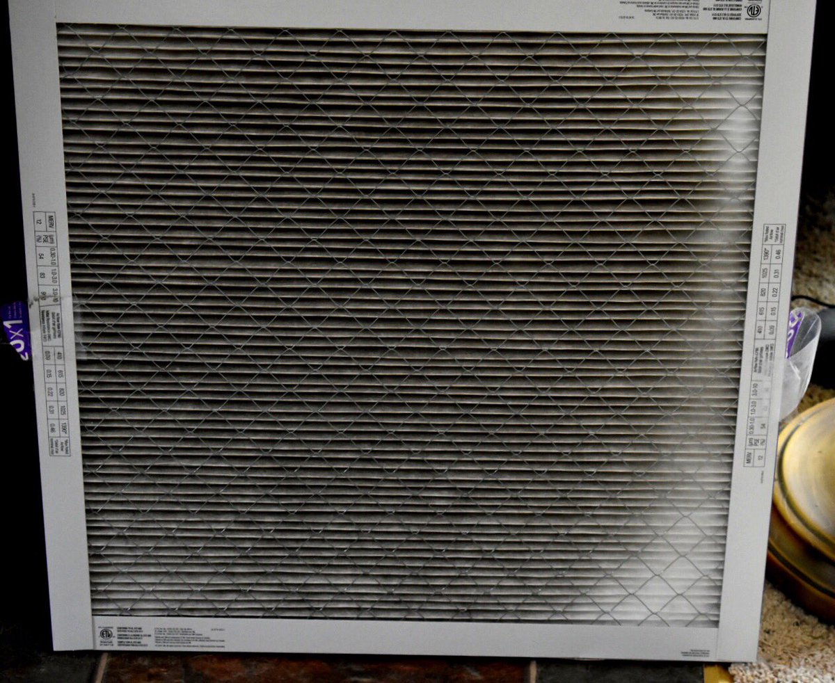 JordanWtv's tweet photo. Thanks to viewer Jan Fuller of Manchester, WA for this pic of the air filter she put in front of her screen. This was just THREE DAYS! ๐ฑ๐ท #smokyair #gladitsgone #wawx #k5weather https://t.co/qRFGT30UlH