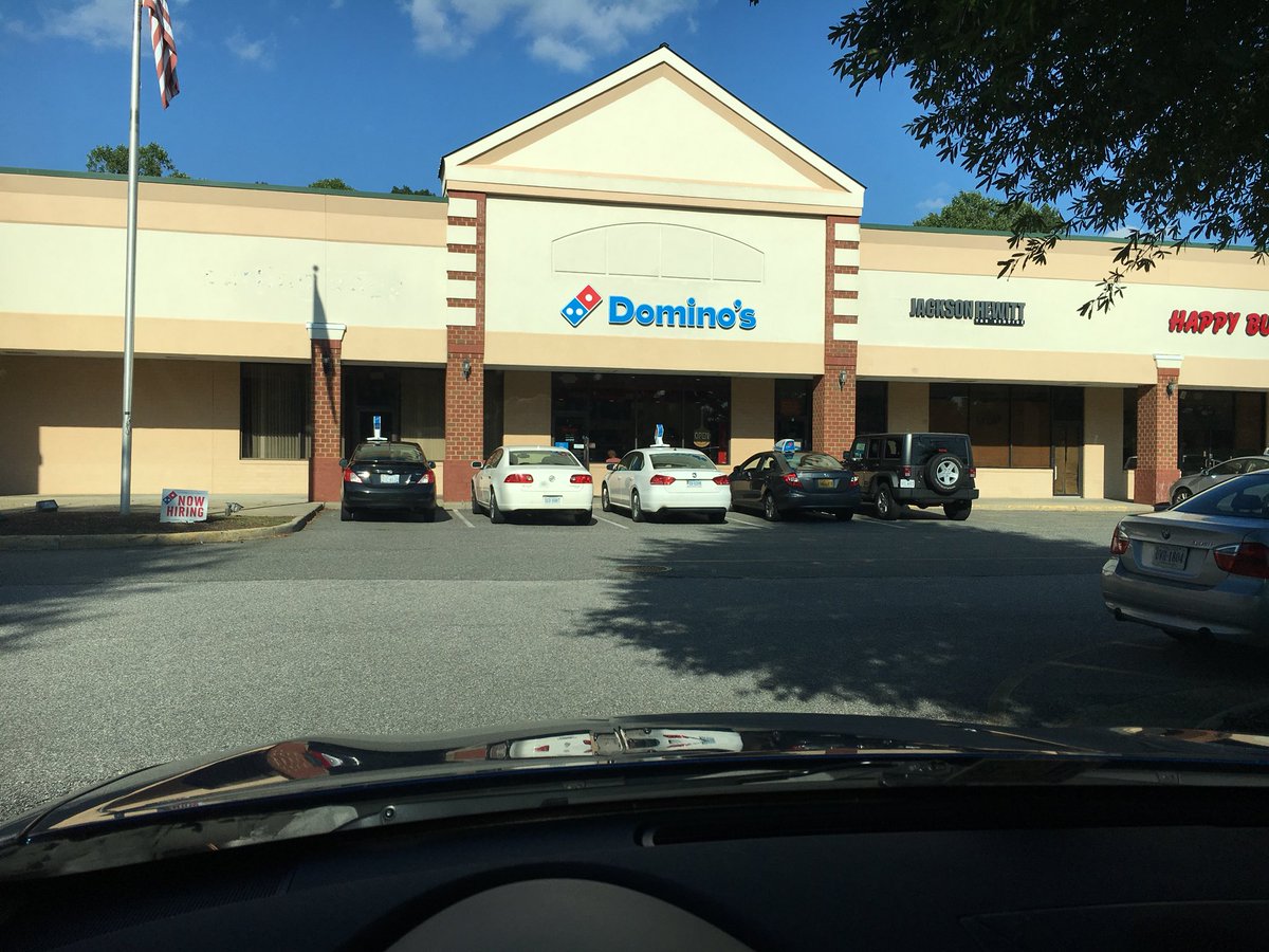 SunnyCrawley's tweet photo. @dominos if you want to be first in carry-out, maybe you should leave a few parking spaces in front  for your carry-out customers. https://t.co/CqXd7hwCme
