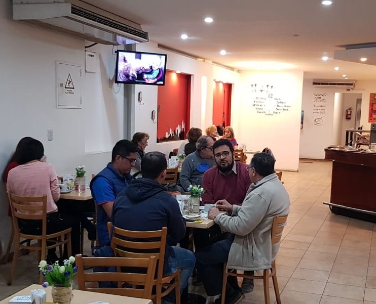LaFundacionLeon's tweet photo. #CafeConAlma Impresionante primera edición en #Tucumán
Una tarde distinta para personas con #Alzheimer Asus familiares, amigos y cuidadores.
En Bar Sophie, de Chacabuco 30, primer Bar Amigable con el Alzheimer de Tuc.
Merienda, charlas, historias, emociones, boleros y ¡vida! https://t.co/K5lHN4TnGq