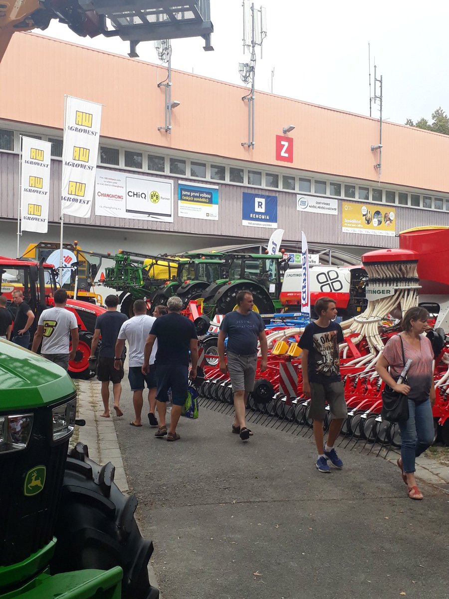 AgroActiva's tweet photo. Explota de gente#zemezivitelka y agroactiva dice presente con expositores. @CodaIndustriel @IPCVA @carlosmainero #degrande https://t.co/YPuMPFFB94