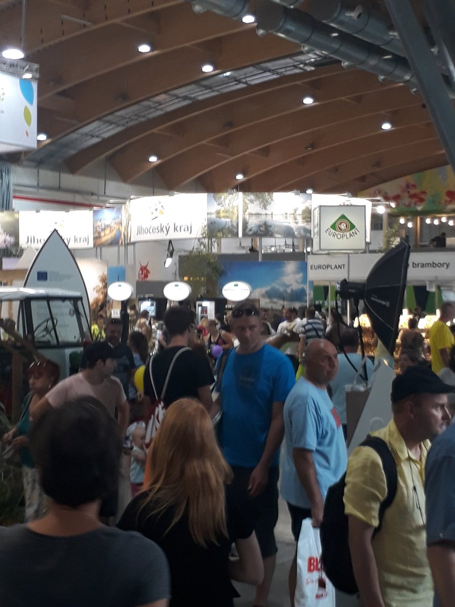 AgroActiva's tweet photo. Explota de gente#zemezivitelka y agroactiva dice presente con expositores. @CodaIndustriel @IPCVA @carlosmainero #degrande https://t.co/YPuMPFFB94