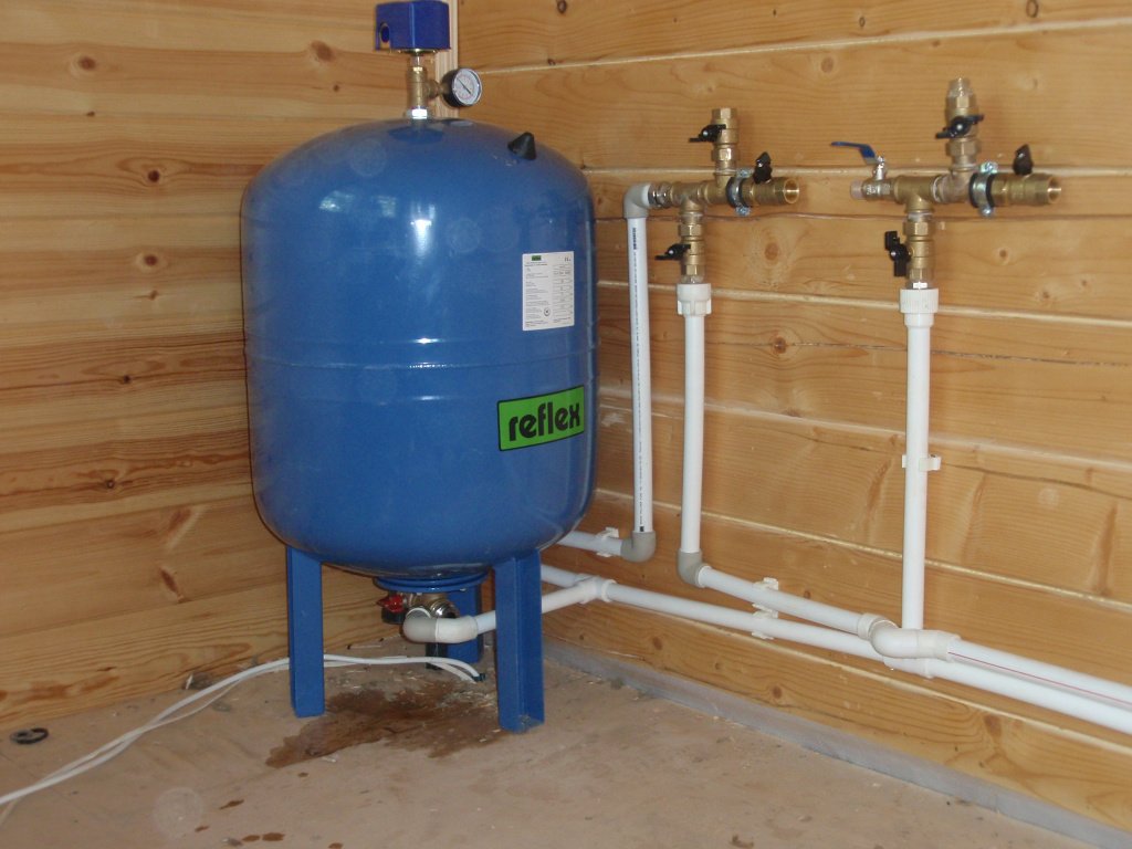установка водоснабжения в частном доме от скважины